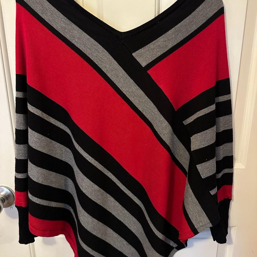 New Directions Black and Gray Knit Top